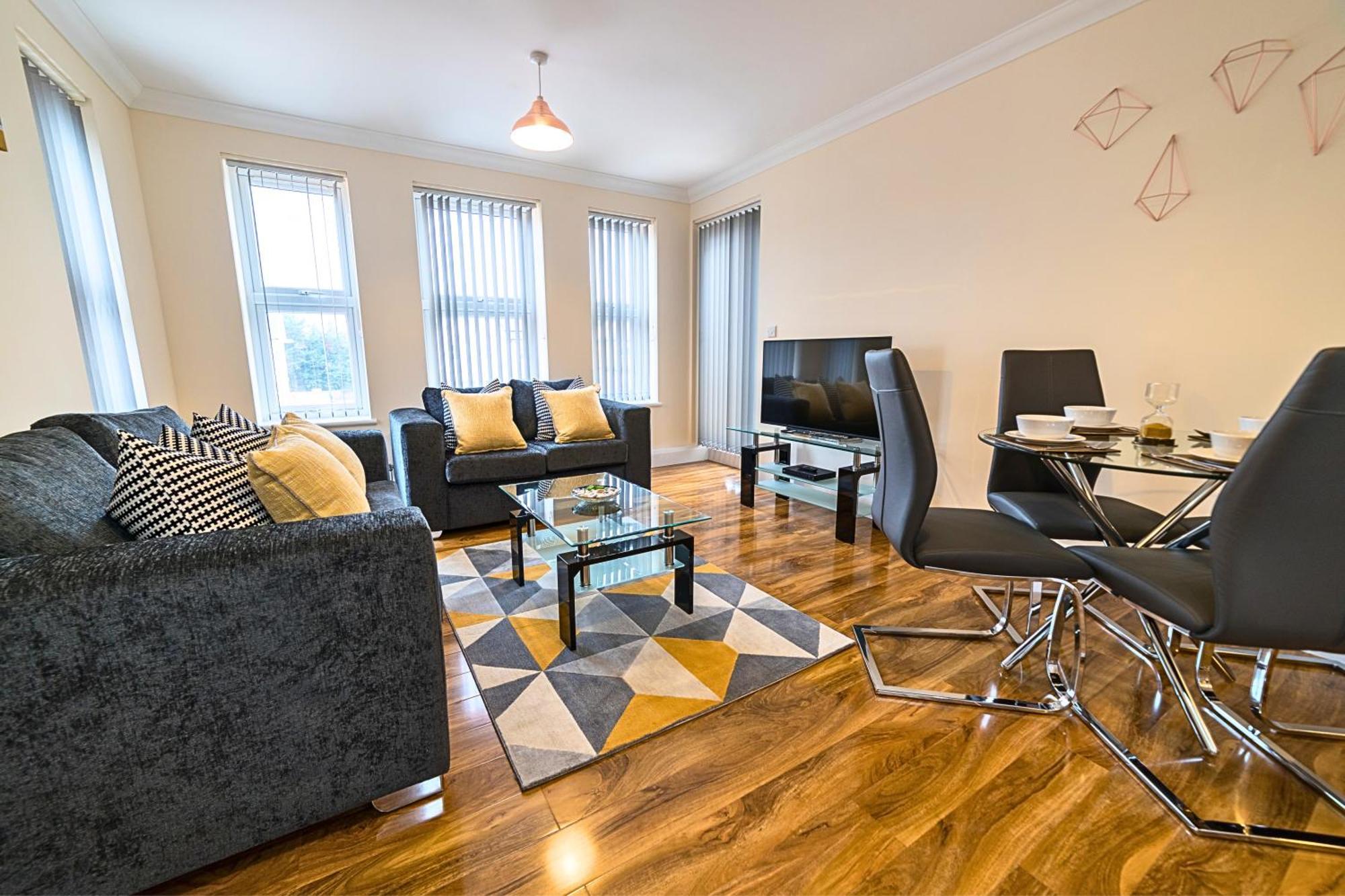 Heathrow Rare Find 2 Bedroom Plus 2 Bathroom Flat - Sleeps 6- Free Parking- Close To Heathrow Terminals-Quiet Development Stanwell Esterno foto