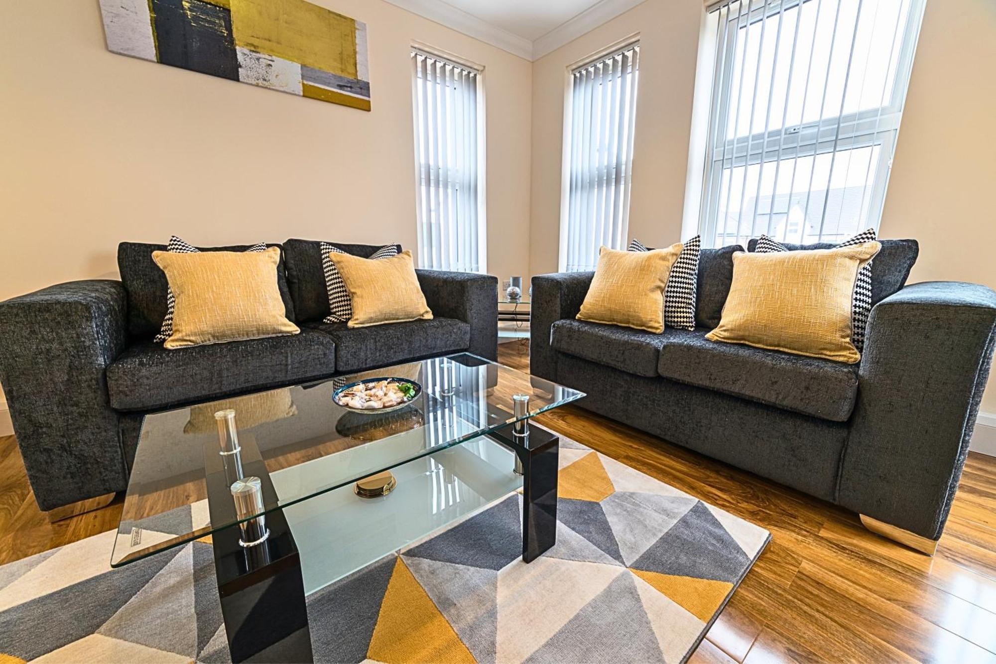 Heathrow Rare Find 2 Bedroom Plus 2 Bathroom Flat - Sleeps 6- Free Parking- Close To Heathrow Terminals-Quiet Development Stanwell Esterno foto