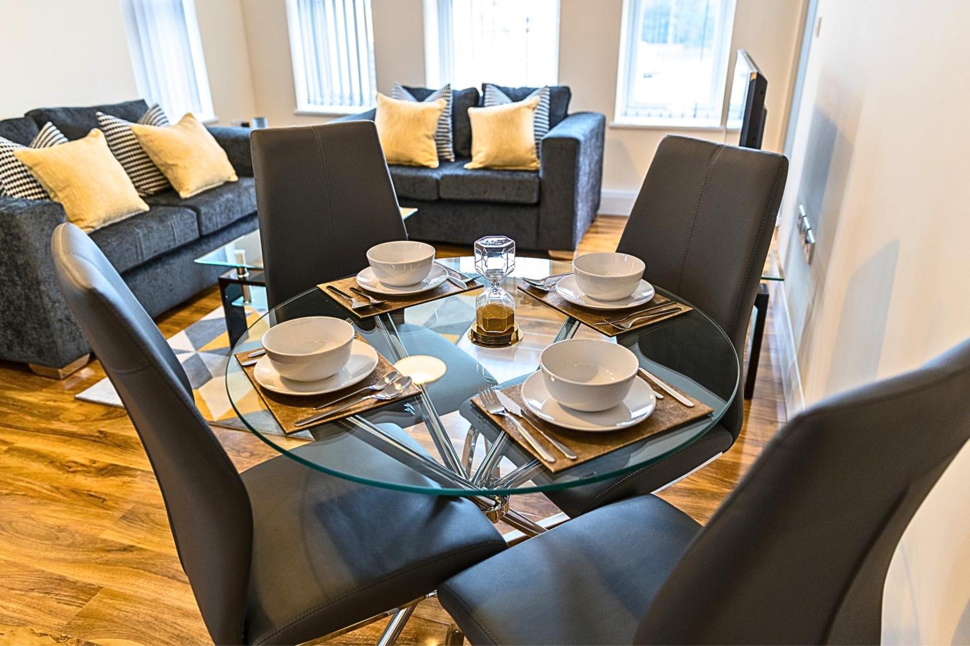 Heathrow Rare Find 2 Bedroom Plus 2 Bathroom Flat - Sleeps 6- Free Parking- Close To Heathrow Terminals-Quiet Development Stanwell Esterno foto